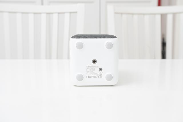 小米投影仪mini，装进背包里的移动影院