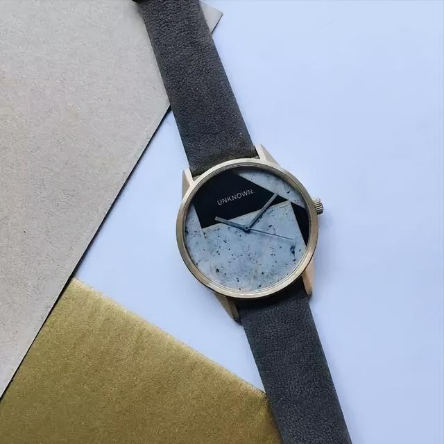 dw手表是啥牌子，种草还在戴DW你就Out了