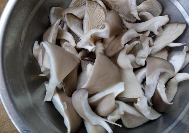 平菇要怎么做才好吃，隔壁老王都会被吸引过来