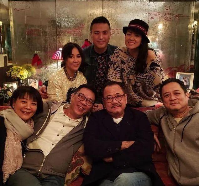 刘嘉玲身价多少亿，刘嘉玲个人简历（同进同出情胜母子）