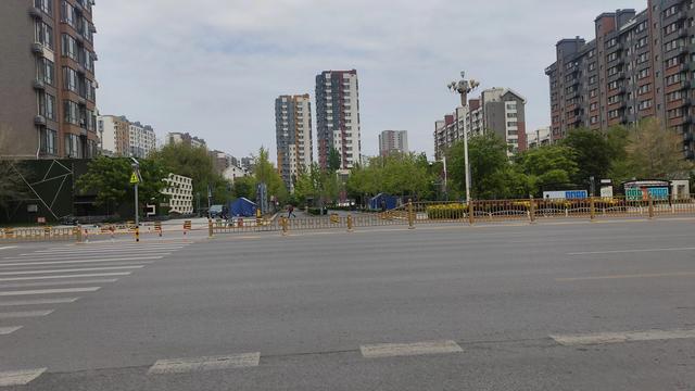 盘锦向海大道与商贸北街交叉路口，盘锦市向海大道