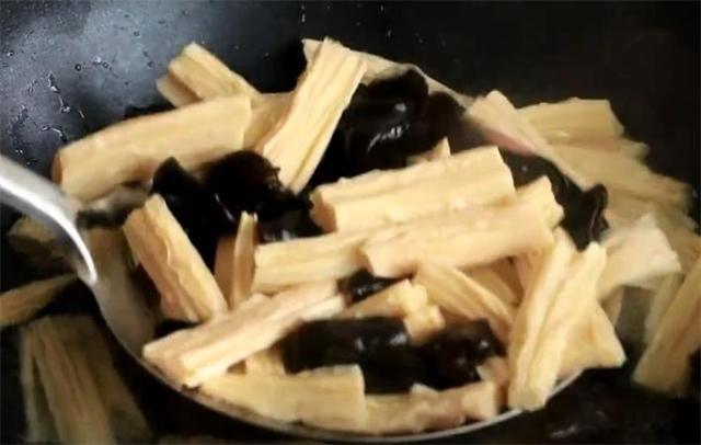 腐竹怎么做好吃凉拌菜，凉拌腐竹的做法家常简单好吃