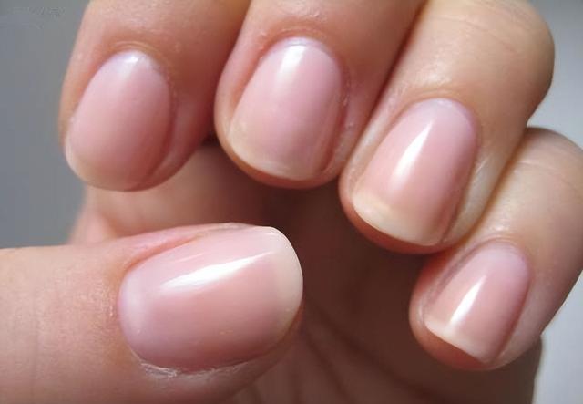 过期的护肤品还能用吗，过期不久的护肤品到底还能不能用（你家的化妆品过期了吗）