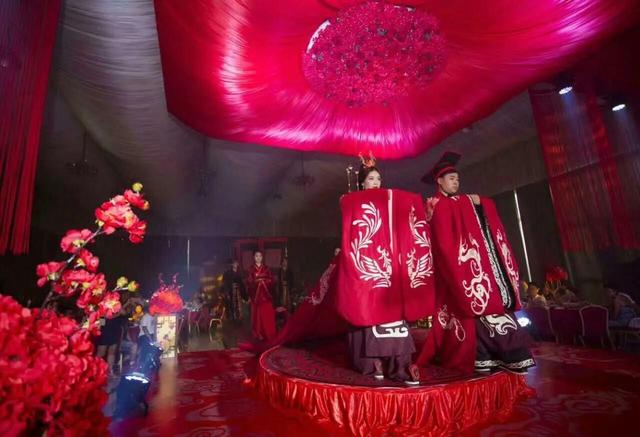 汉唐婚礼新郎上场台词，汉唐婚礼流程及主持词