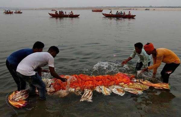 印度鲶鱼泥土里也能活，印度恒河的怒吼