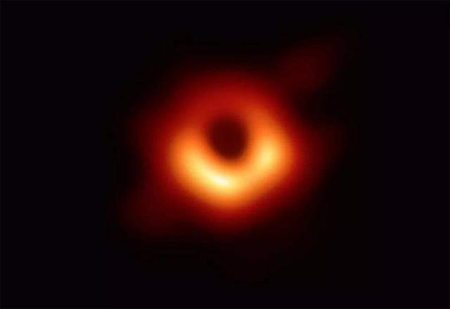 黑洞吞噬恒星过程，黑洞能够吞噬恒星（黑洞吞噬恒星的整个过程）