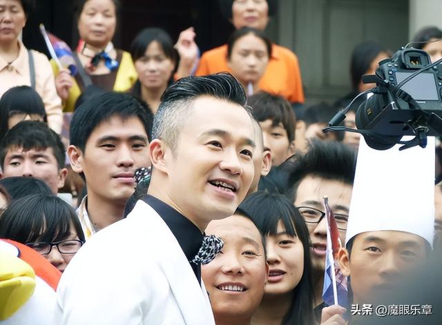 东方卫视主持人翻车事件详情，东方卫视被曝直播事故