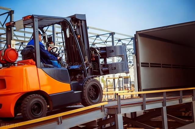 考叉车证需要考哪些项目，叉车证怎么考考什么内容