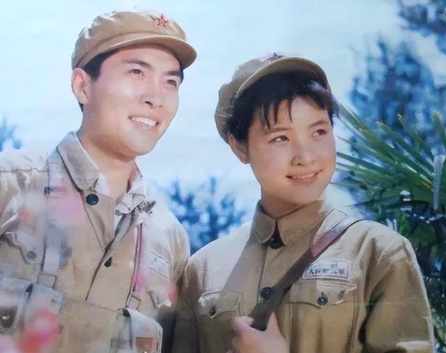 唐国强的妻子是谁，唐国强两段婚姻（唐国强前妻和现任是谁）