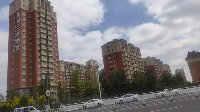 盘锦向海大道与商贸北街交叉路口，盘锦市向海大道