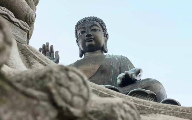 耳朵内有耳尖的人聪明，对于个人运势的影响是非常明显的