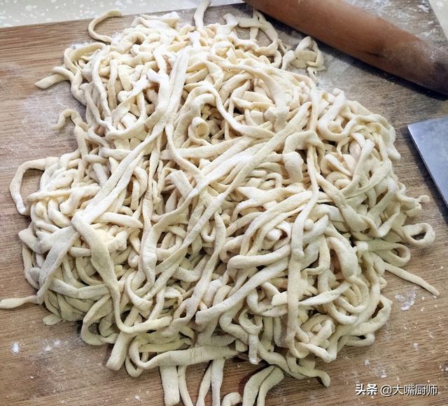 家庭自制手擀面怎么和面，和面别只会加水