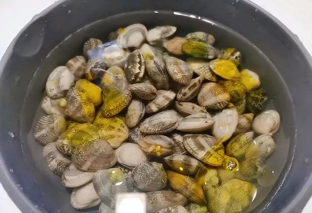 花蛤豆腐汤的家常做法，暖心暖胃超好喝