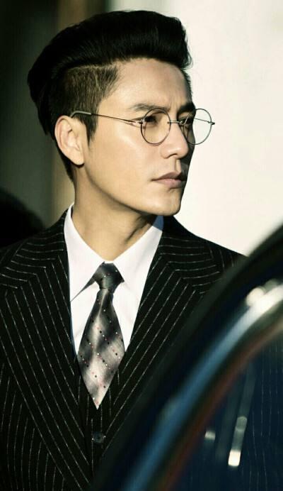 盘点那些眼睛里有星辰大海的男星，那些戴上眼镜就有斯文败类感觉的男星