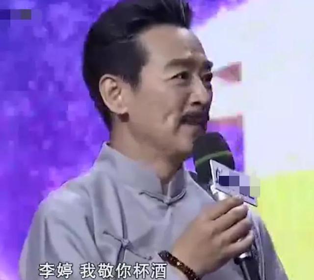 寇振海与妻子李婷，肤白貌美不输女星