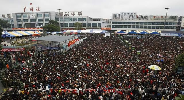 2008春运广州火车站雪灾纪录片，2008大记事之一南方雪灾