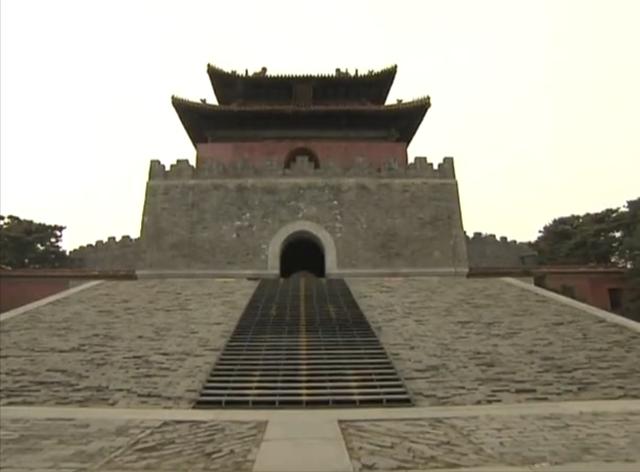 孙殿英炸开乾隆裕陵，慈禧墓被孙殿英挖出来了吗