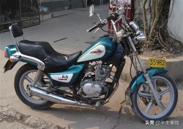 厦门轻骑摩托车，轻骑摩托车种类介绍（轻骑牌15型摩托车送电报的摩托车）