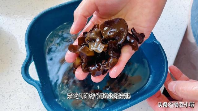 芹菜怎么炒好吃，芹菜怎么炒又脆又入味（饭店炒的芹菜为啥那么好吃）