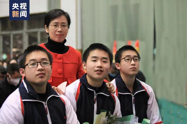 赵振兴664分赵振中674分，3胞胎高考考出等差数列