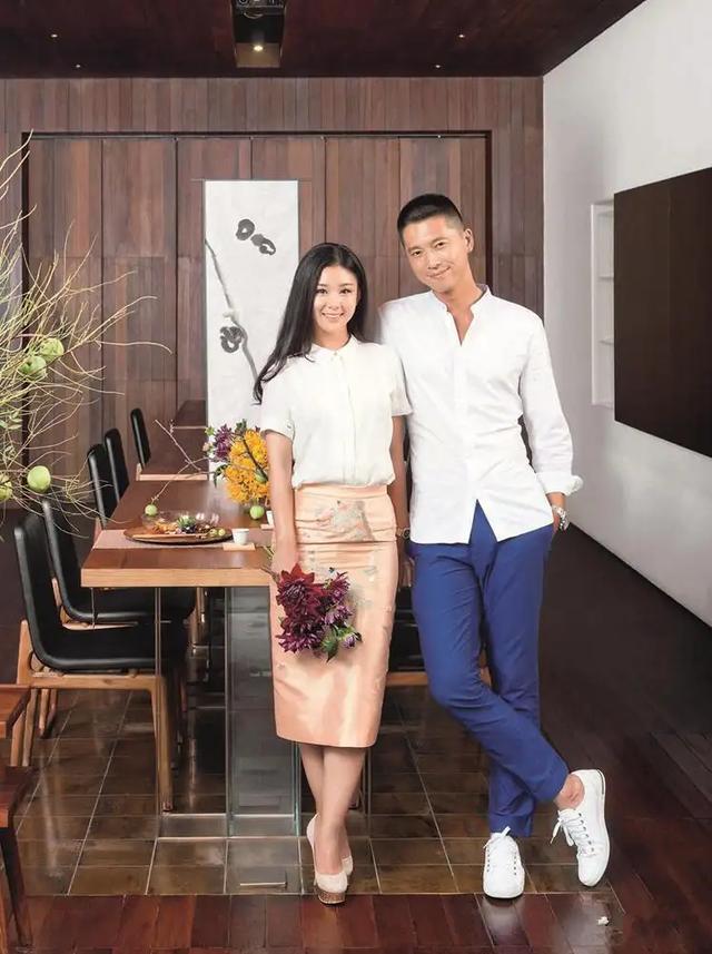 王雷李小萌婚纱照，李小萌和老公婚纱照