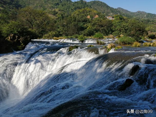 黄果树瀑布简介，贵州的黄果树瀑布简介（因黄果树瀑布而小有名气）