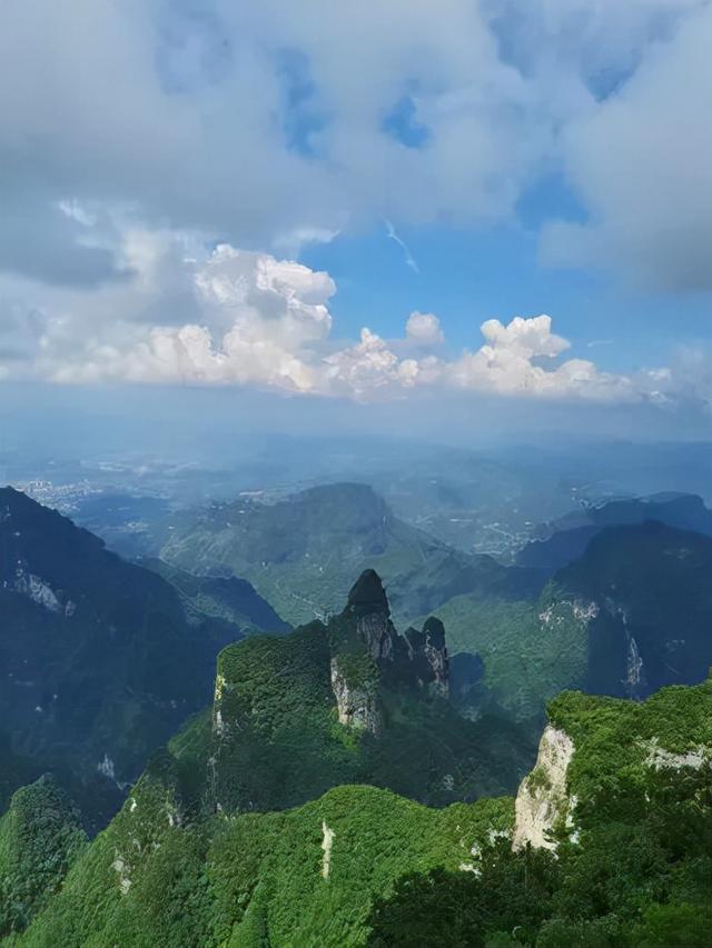 张家界天门山是中外闻名的，走近张家界天门山<散记之一>