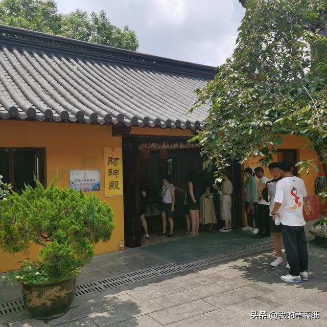 鸡鸣寺在哪个城市，古鸡鸣寺地点（天太热，南京鸡鸣寺的樱花开了）