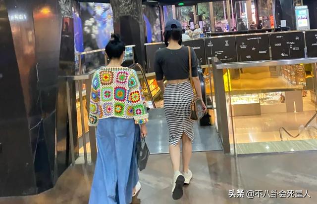 盘点各种女明星的露脐装，这7位女星一个比一个爱秀身材
