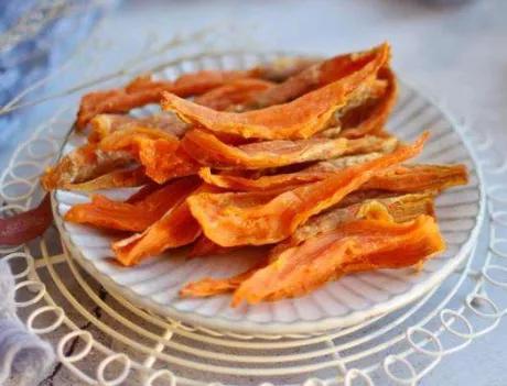 如何制作红薯干又脆又好吃，自制红薯干的简单做法不用晾晒不用烤香甜劲道又营养孩子超爱吃
