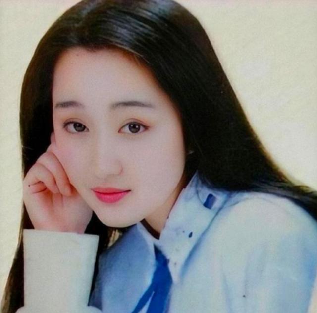 杨钰莹曾经红透半边天的一代天后，从甜歌天后到