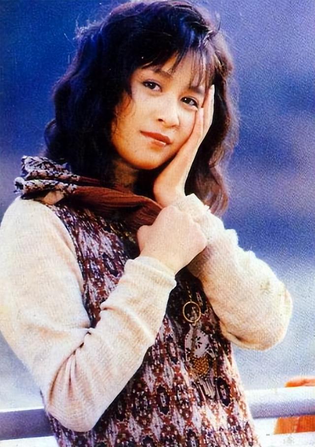 梁朝伟和刘嘉玲，梁朝伟刘嘉玲年轻时合照（酒到浓时香自溢。你为什么嫁我）