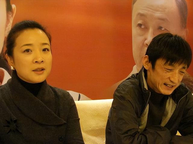陈小艺老公刘惠宁，52岁陈小艺婚后绯闻（丈夫坐轮椅她却多次牵手小鲜肉）