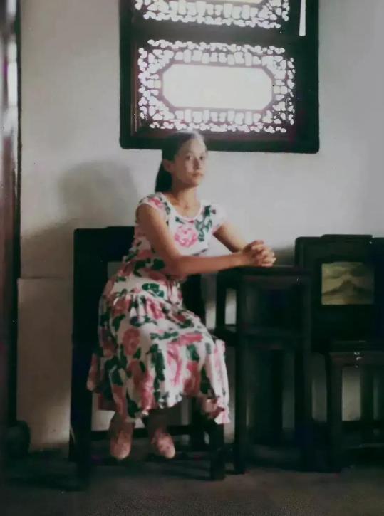 梁朝伟和刘嘉玲，梁朝伟刘嘉玲年轻时合照（酒到浓时香自溢。你为什么嫁我）