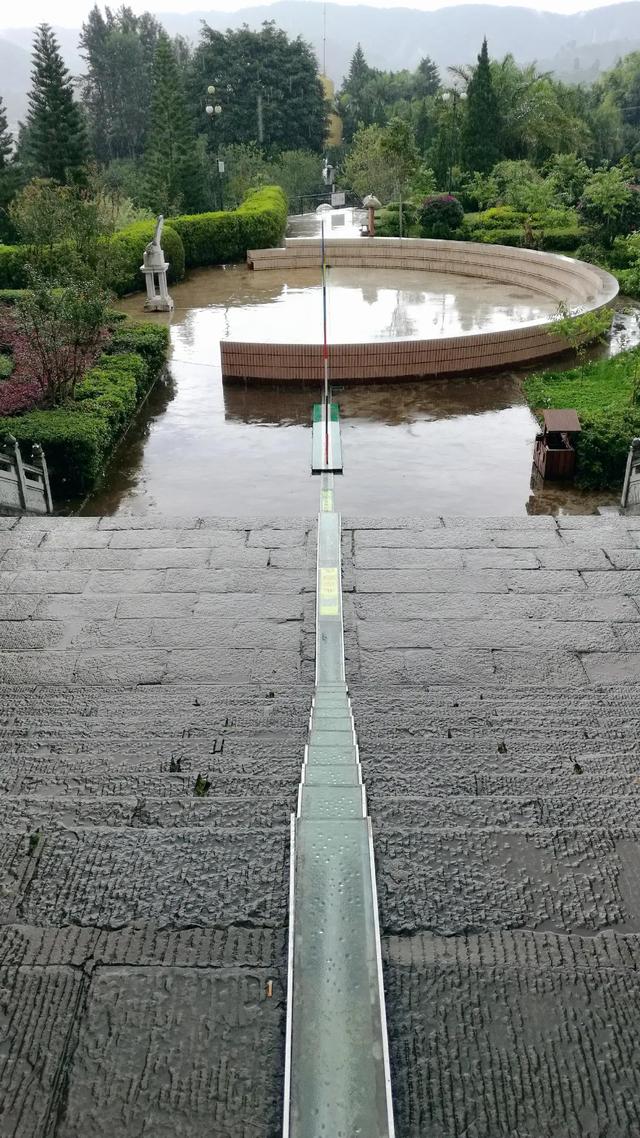北回归线标志园，昆明墨江北回归线标志园（游客排队喝井水：就会生双胞胎）