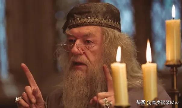 邓布利多的全名，哈利·波特中邓布利多的全名（邓布利多的身上有太多的秘密）