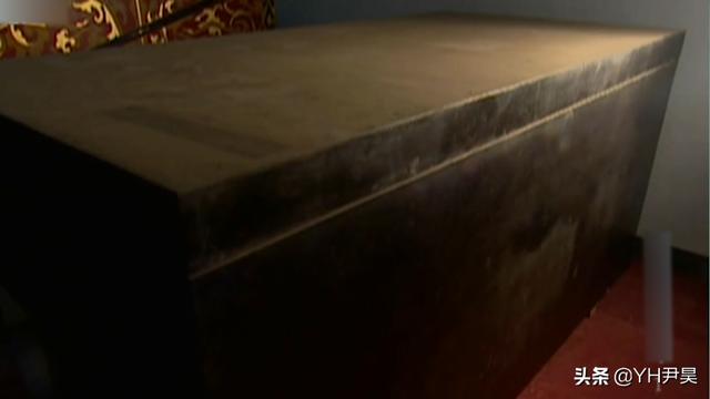 清代古墓发现奇怪女尸，历经百年五官却清晰可见