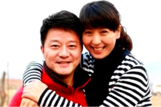 闫学晶个人简历及婚姻，她二婚生宝宝又做婆婆