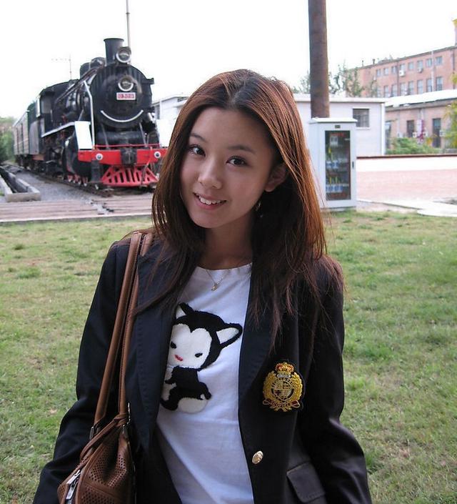王雷李小萌婚纱照，李小萌和老公婚纱照