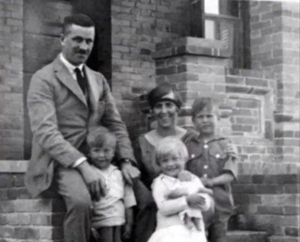 相声演员大山和姜昆，连上春晚拜姜昆为师