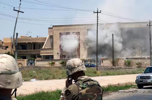 萨达姆的儿子乌代拿老百姓喂狮子，萨达姆长子乌代的魔幻人生