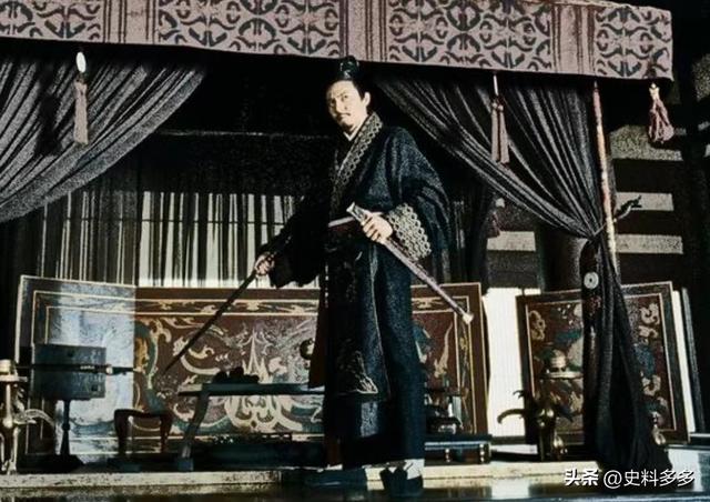 三国唯一可被称为儒将的美周郎，三国中最好的武将和最好的谋士