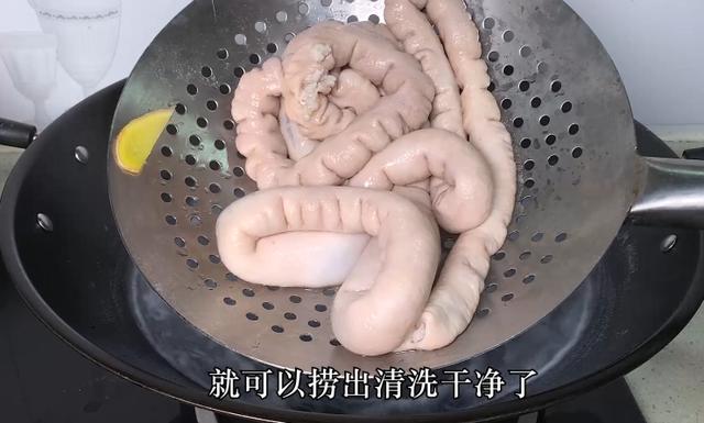 酸菜肥肠的做法，酸菜焖肥肠做法