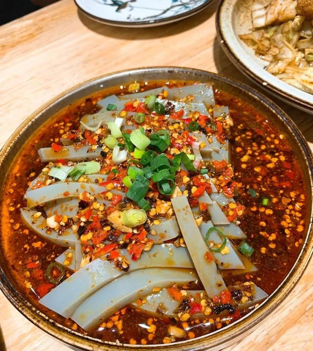 云南十八怪美食，云南最难忘的十道美食（云南十八怪之牛奶做成片片卖）