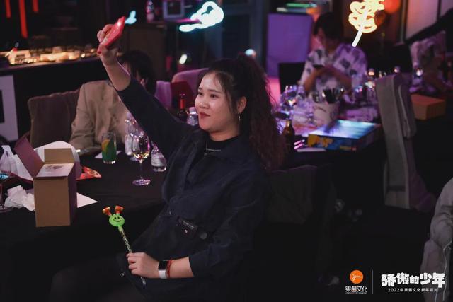 果酱c位出道，年，让我们像喝甜品一样吃蛋糕