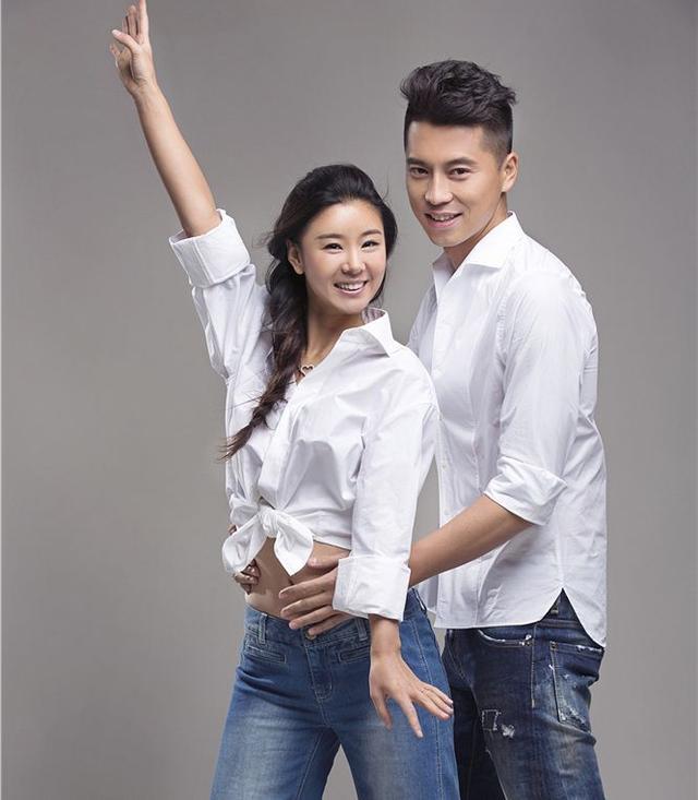 王雷李小萌婚纱照，李小萌和老公婚纱照