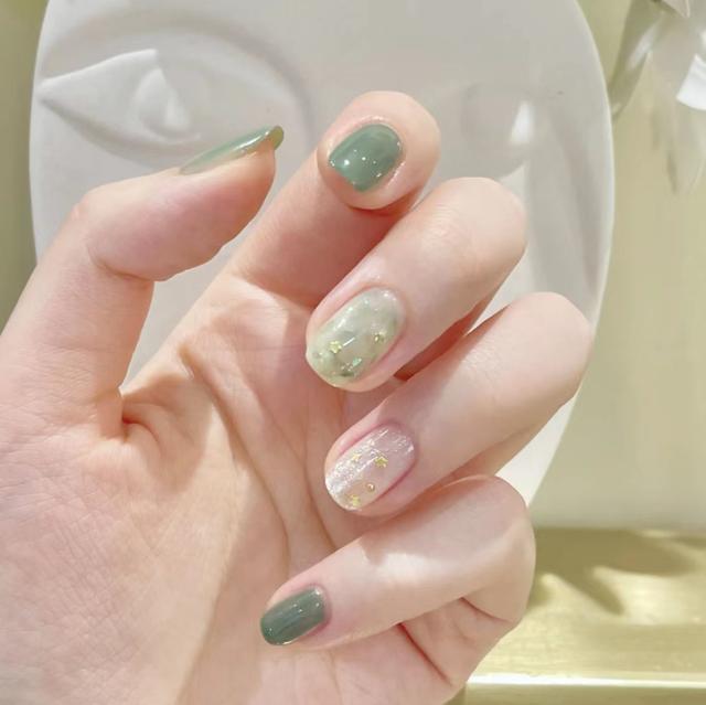 简直太美了非常显手白的一款美甲，20款早春美甲分享