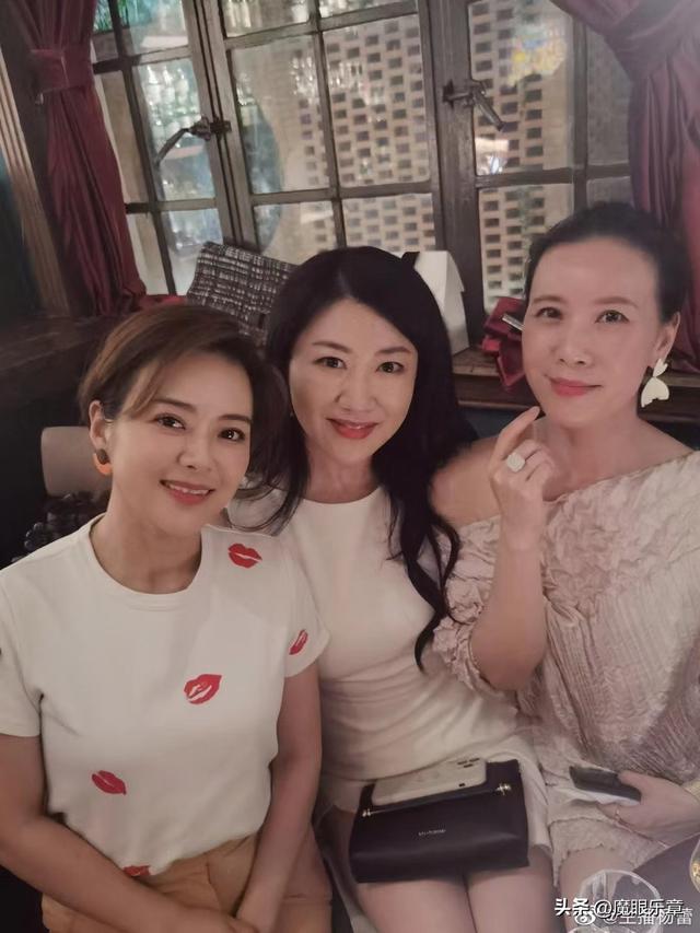 主持人杨蕾微博，杨蕾在节目中谈离婚