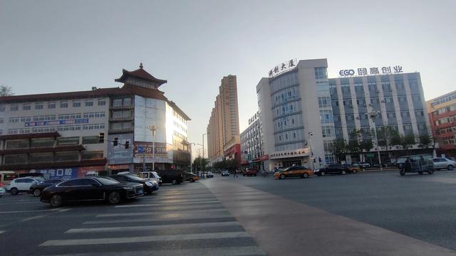 盘锦向海大道与商贸北街交叉路口，盘锦市向海大道