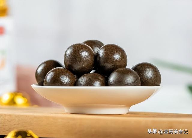 去超市必买的零食，超市必买的6种零食（遇见9款“宝藏零食”别手软）